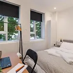 Stylish Flat 10 Mins From Train, Near Emirates & Camden
