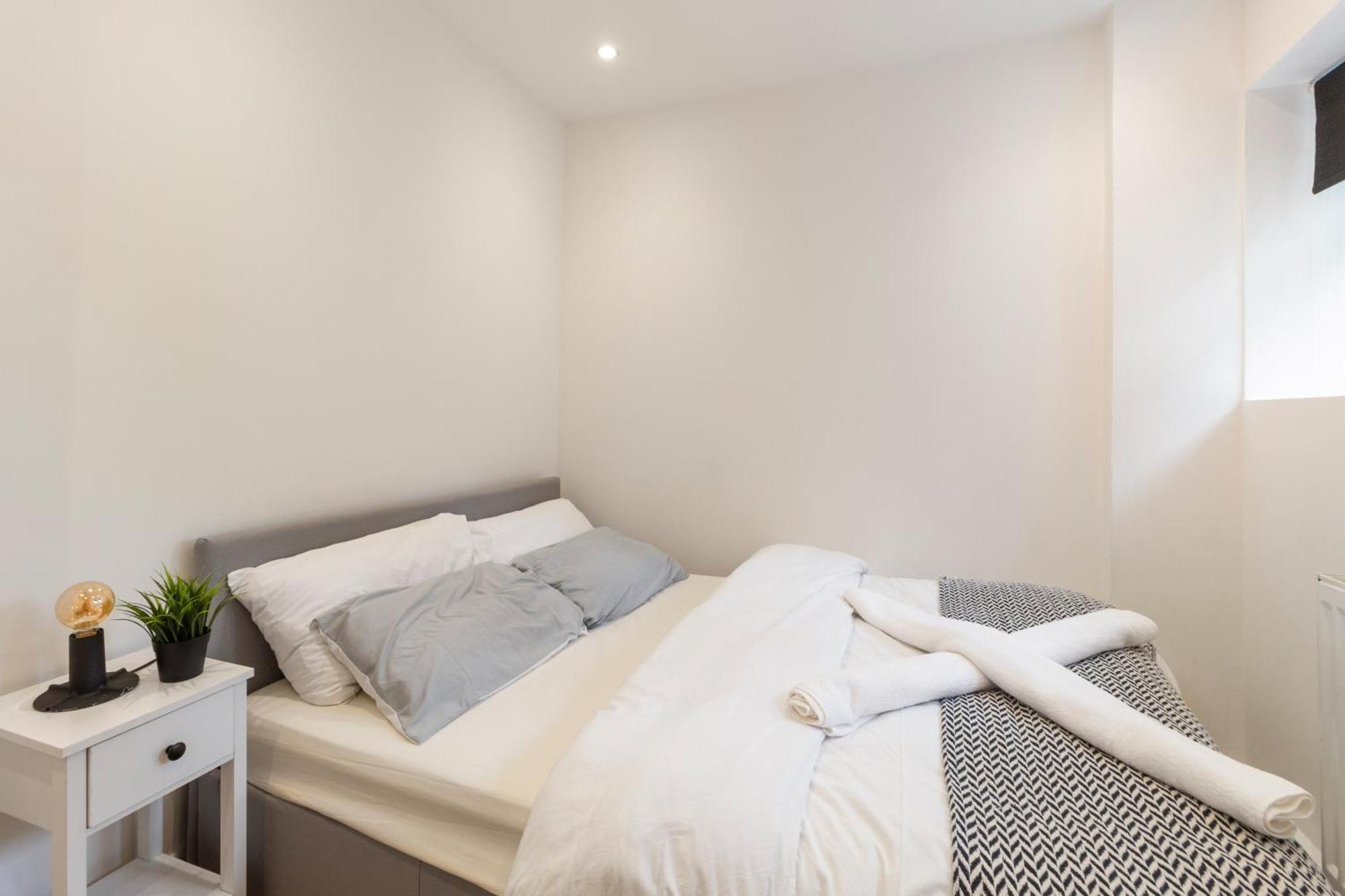 Apartment Stylish Flat 10 Mins From Train, Near Emirates & Camden